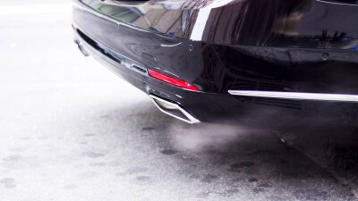 Жителю СКО отменили штраф за то, что он прогревал авто дольше пяти минут