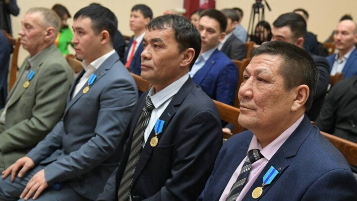 Токаев наградил ликвидаторов аварии на ТЭЦ в Экибастузе