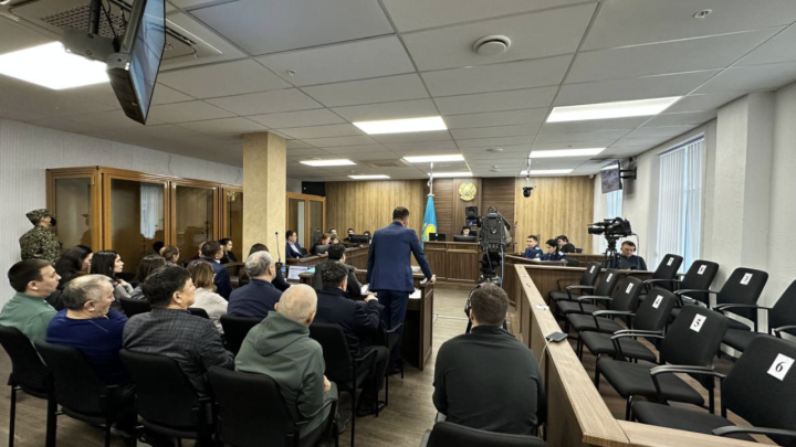 Суд над Бишимбаевым: СМИ вновь запустили в зал заседания