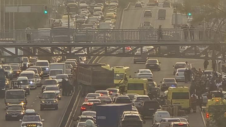 ДТП с участием 10 автомобилей произошло на проспекте Рыскулова в Алматы