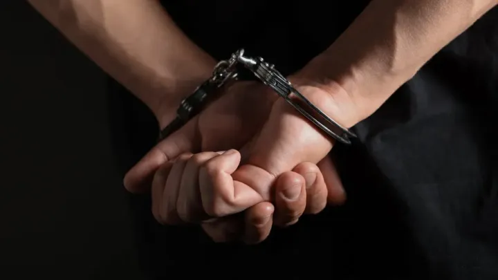 Вывели 46 млрд тенге из ЕНПФ: троих владельцев фиктивных стоматологий объявили в розыск