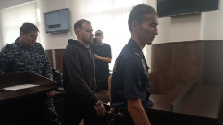 Диджею, которому отменили оправдательный приговор за драку в баре, дали полтора года заключения в Костанае