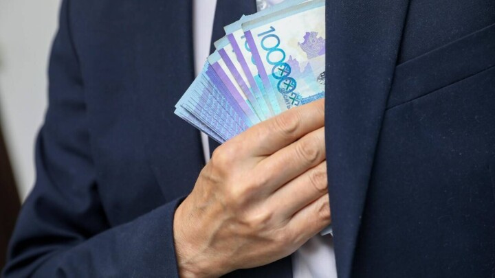 Исключение норм о Елбасы из УК и возврат незаконно вывезенных активов: законы направили на подпись президенту