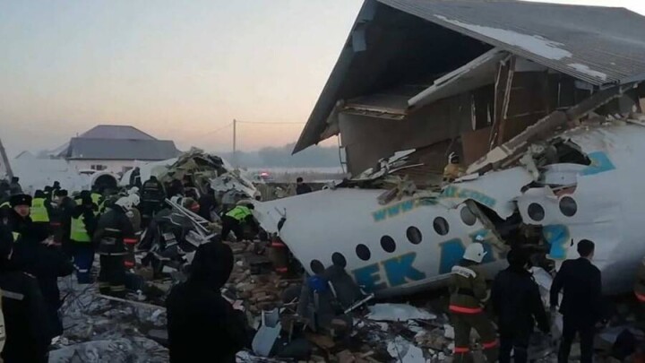 Построенные возле места крушения самолёта Bek Air дома хотят снести