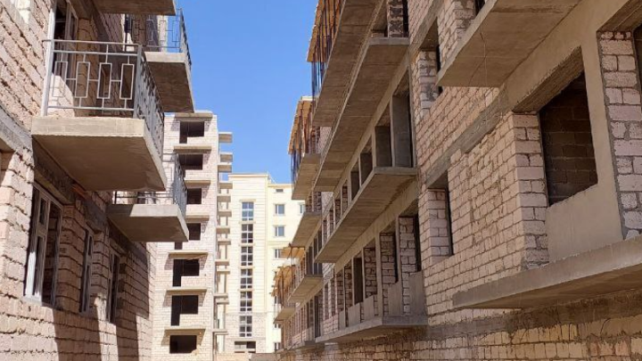 Две компании строят дома впритык друг к другу в Актау. Госэкспертиза одобрила это расстояние