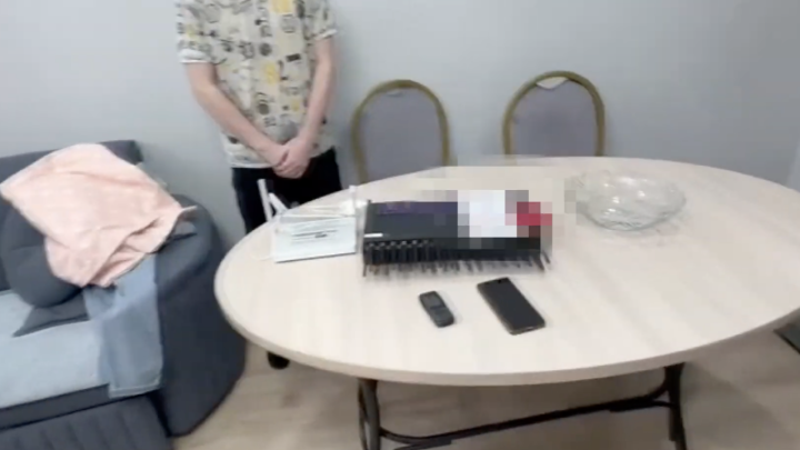 Иностранца с оборудованием sim-box для мошенничества задержали в Алматы