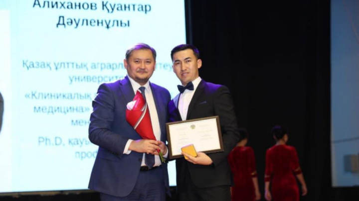 Лучшим преподавателям вузов Казахстана вручили по 6 млн тенге