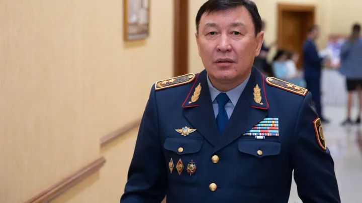 "Может быть, этот человек идиот?" Сенатор пояснил инициативу об отмене скидки при оплате штрафов за нарушения ПДД