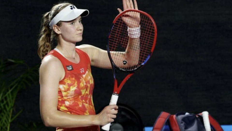 Теннисистка Елена Рыбакина вышла  в четвертьфинал турнира WTA 500 в Аделаиде