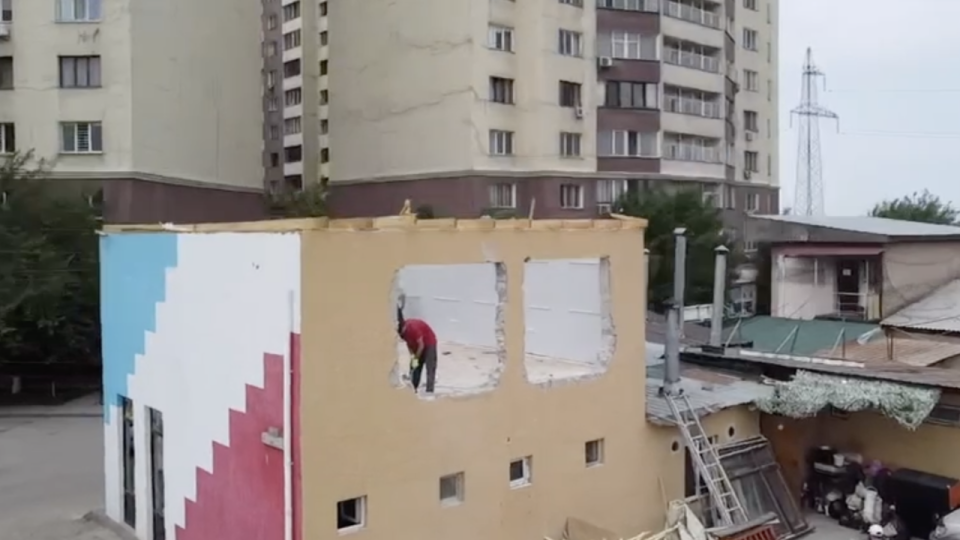 кадр из видео