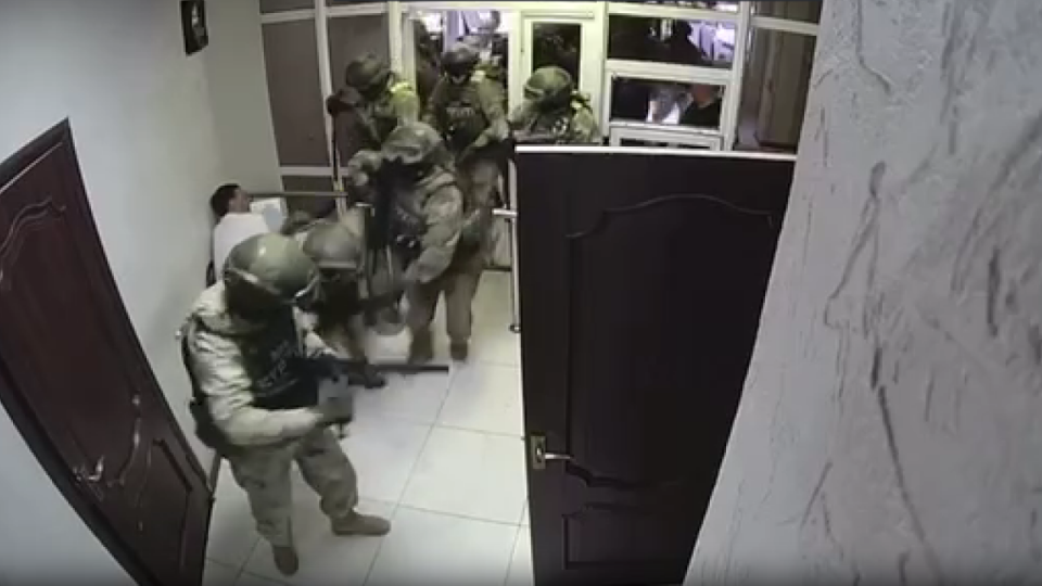 Сотрудники КНБ провели обыск в филиале "Правительства для граждан" в Шымкенте и изъяли земельно-кадастровые дела