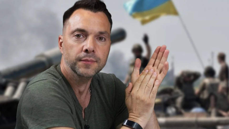 Украинский политик Арестович подал в отставку после скандала с ракетой в Днепре