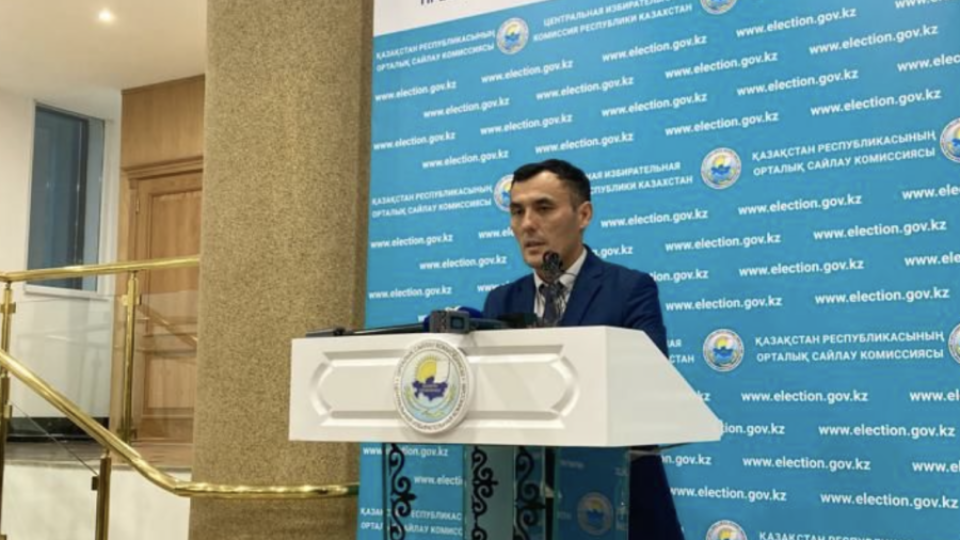 Выборы президента: Кандидату от Лиги любителей футбола разрешили собирать подписи