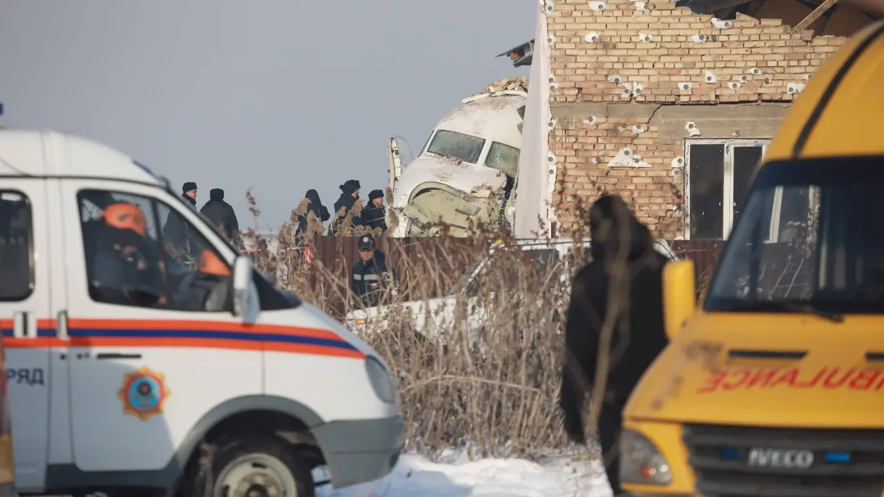 Крушение самолёта Bek Air: адвокат потребовал возбудить дело против работников аэропорта Алматы