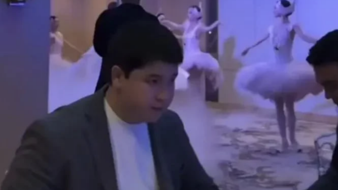 кадр из видео