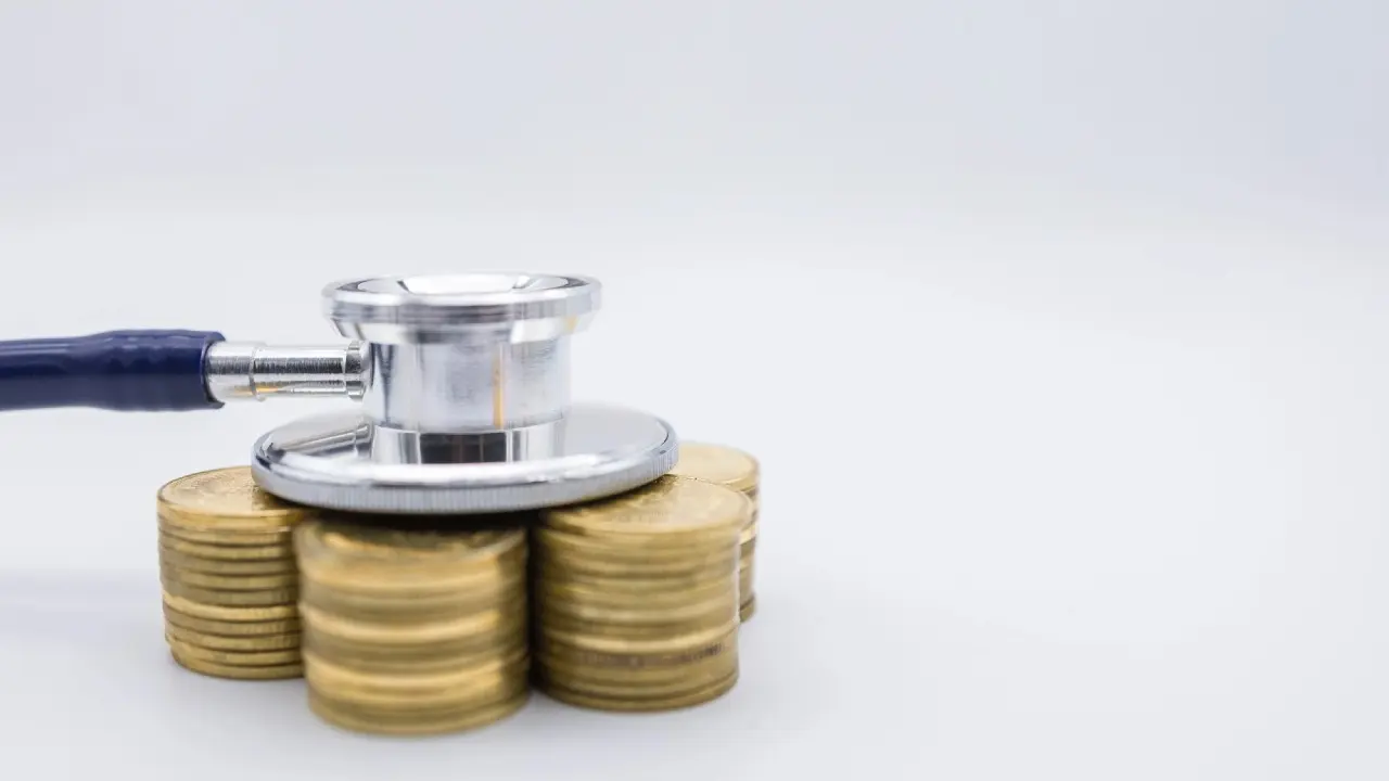 "Мало платим врачам". Вице-министр высказался о зарплате патологоанатома в 120 тысяч тенге