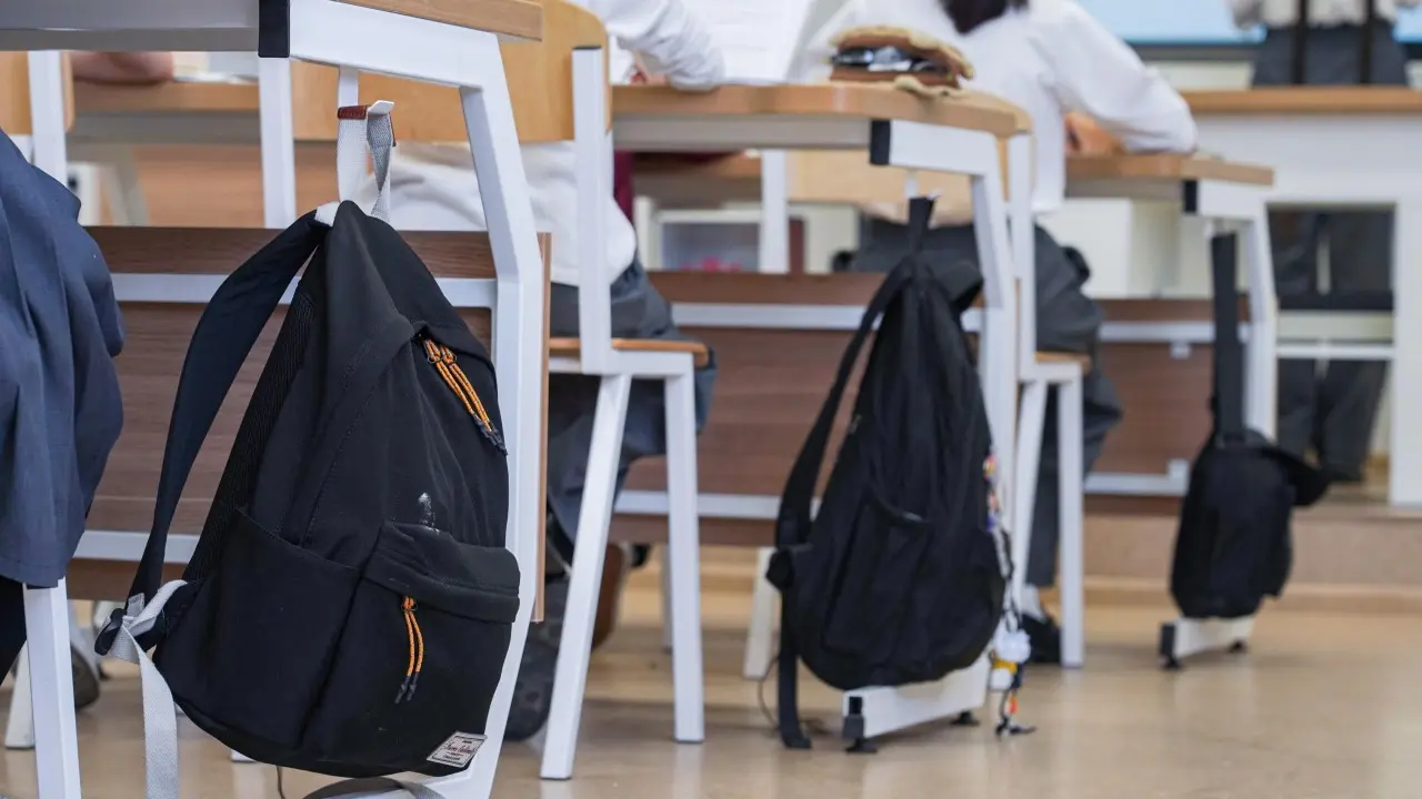 Жительница Актобе почти год платила учителю за обучение ребёнка в частной школе, в которую его не зачислили