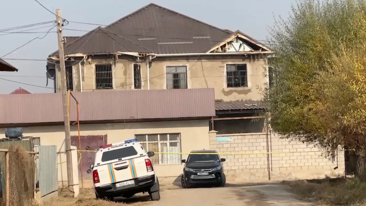 Дом, в котором произошёл пожар / Фото Informburo.kz