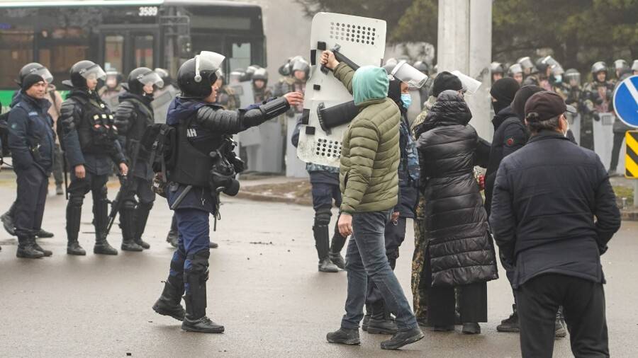 Генпрокурор: Задержанные после беспорядков иностранцы не проходят по статье "Терроризм"