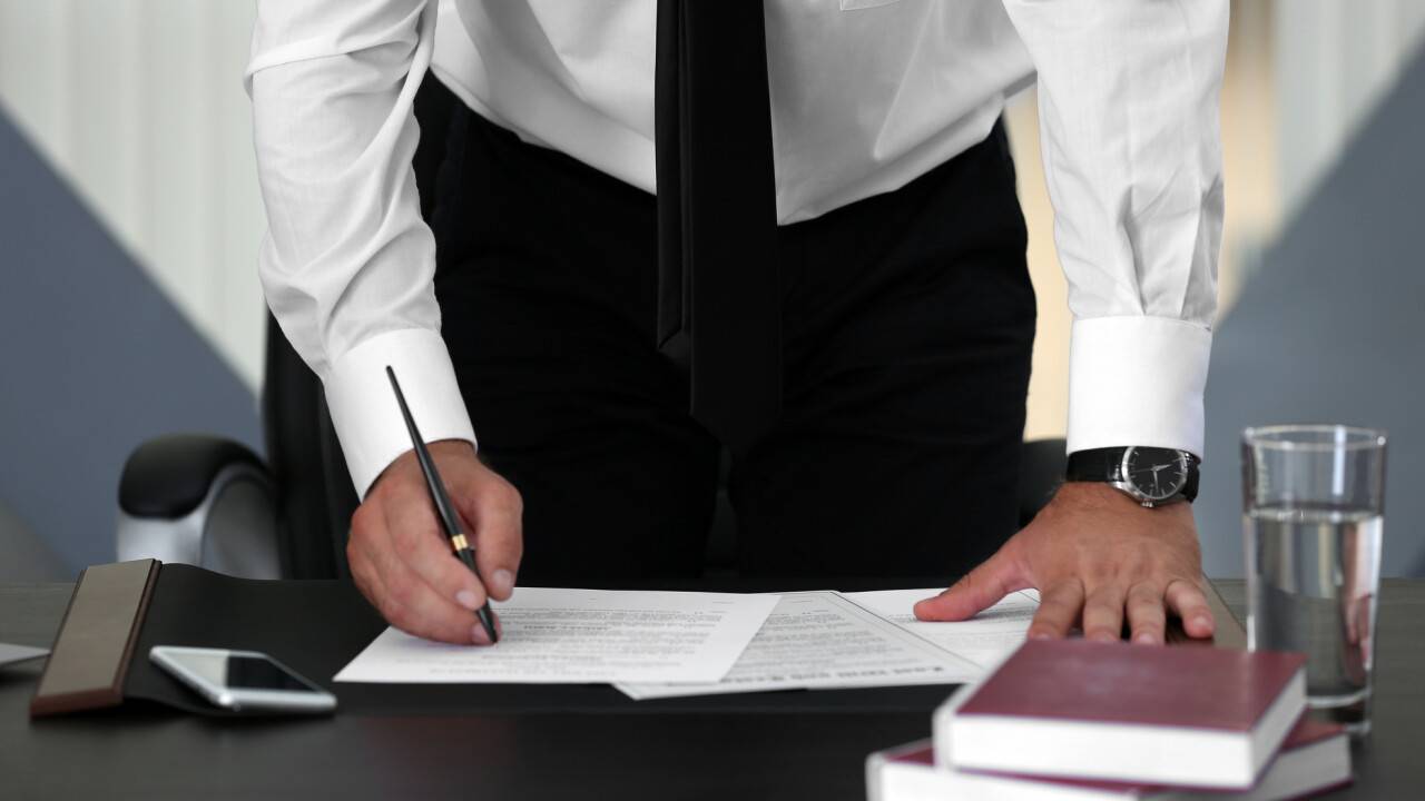 Токаев подписал закон, который позволит привлекать "контрактников" в госорганы