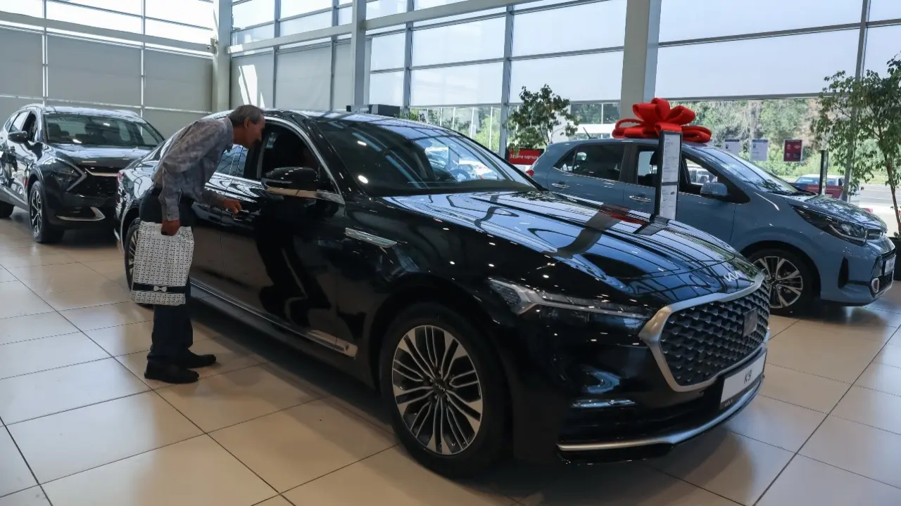 "Не какая-то схема, а бизнес-процесс". Министр высказался об акциях салонов по снижению цен на автомобили