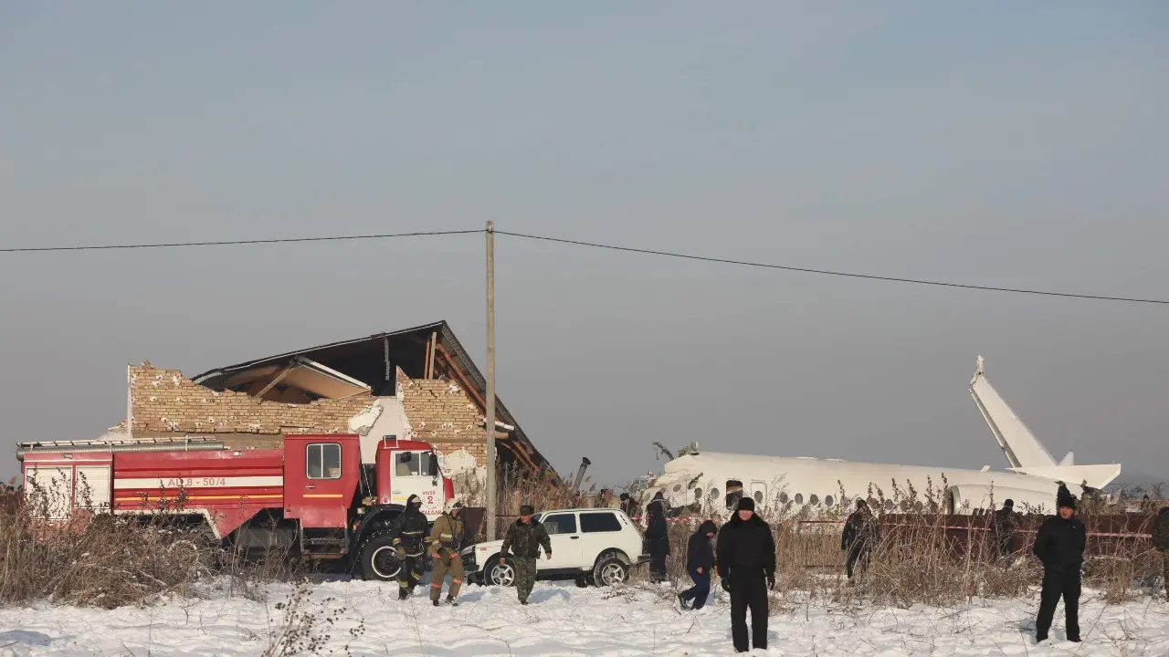 Суд над погибшими в авиакатастрофе пилотами Bek Air: кто выплатит 4,8 млрд тенге компенсации потерпевшим