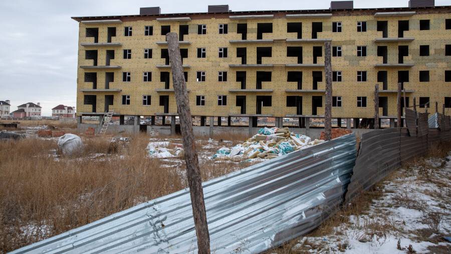 Дольщики Diamond park в Косшы боятся, что возведение домов затянут ещё на год из-за дела о незаконности построек