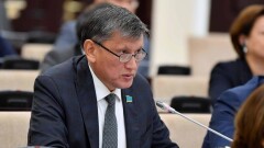 Скандал вокруг "Ирины Кайратовны": сенатор призвал отстранять от сцены за непристойное поведение