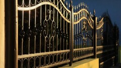 Вернут ли в Алматы заборы для защиты административных зданий