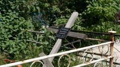 Заброшенные могилы в центре города: кто наведёт порядок на кладбищах Алматы