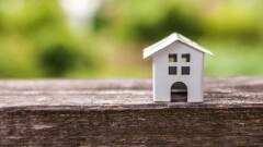 В январе казахстанцы приобрели на 65% меньше домов и квартир, чем в декабре 2021 года