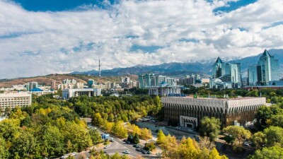 Акимат Алматы готов при необходимости развернуть палаточный городок для россиян