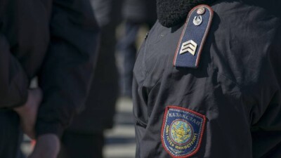 В Алматы мошенники обманывали людей, используя документы военнослужащего