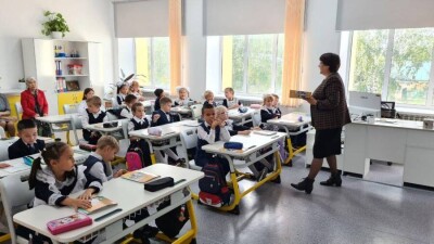 17 опорных школ: "Қазақстан халқына" завершил оснащение первой школы в Акмолинской области