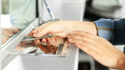 Зарубежные банки задерживают платежи казахстанцев из-за сочетаний VTB, BTB в номере счёта