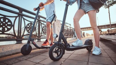 Кататься в парках на арендованных электросамокатах запретили алматинцам