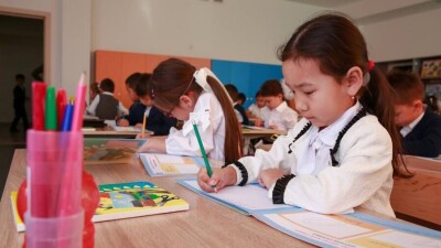 Около 400 000 первоклассников примут казахстанские школы в предстоящем учебном году