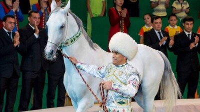 Гурбангулы Бердымухамедов предложил назвать проспект в честь своего коня