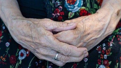 Почему пожилым казахстанцам часто отказывают в госпитализации и как обеспечивают старикам комфортную старость в мире