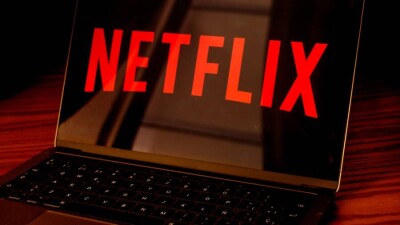 Акции Netflix упали на 25%. Сервис потерял 200 тысяч пользователей