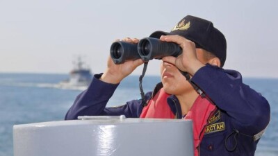 Военно-морские силы Казахстана проводят учения на Каспии