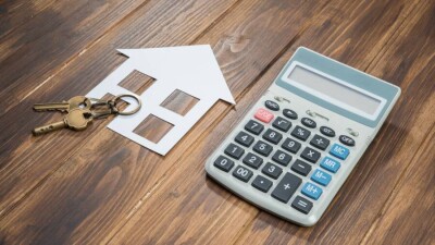 Цены на аренду квартир взлетели за месяц на 12%, новое жильё стало немного дешевле