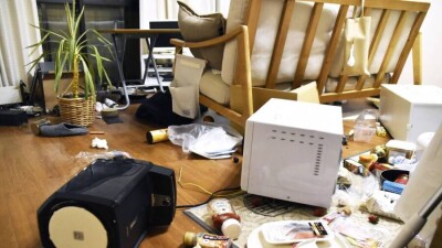 В результате землетрясения в Японии погибли четыре человека, 97 пострадали