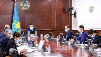 В правительстве снова надели маски