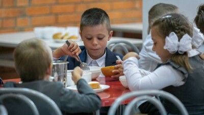 Большинство казахстанцев недовольны качеством школьного питания – опрос