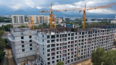 "Плевок в лицо закона": уплотняющая застройка в Алматы остаётся насущной проблемой