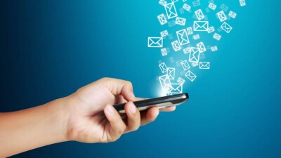 Получить документы на пособие и разрешение на работу теперь можно через SMS
