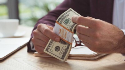 Более 670 000 долларов пытались вывезти из Казахстана в марте – апреле этого года