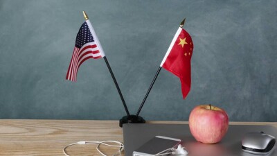 "Приберегите ярлык "геноцид" для себя". Китай отреагировал на принятие в США закона о Синьцзяне