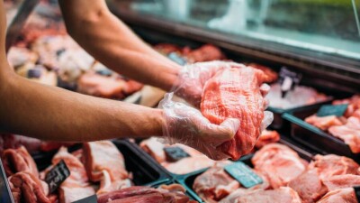 В Великобритании миллионы семей вынуждены отказаться от мяса и рыбы из-за роста цен